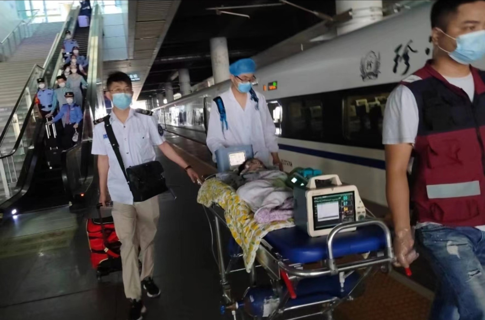 万载县高铁转运公司